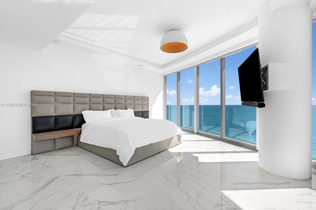 Active With Contract: $7,595,000 (4 beds, 5 baths, 3640 Square Feet)