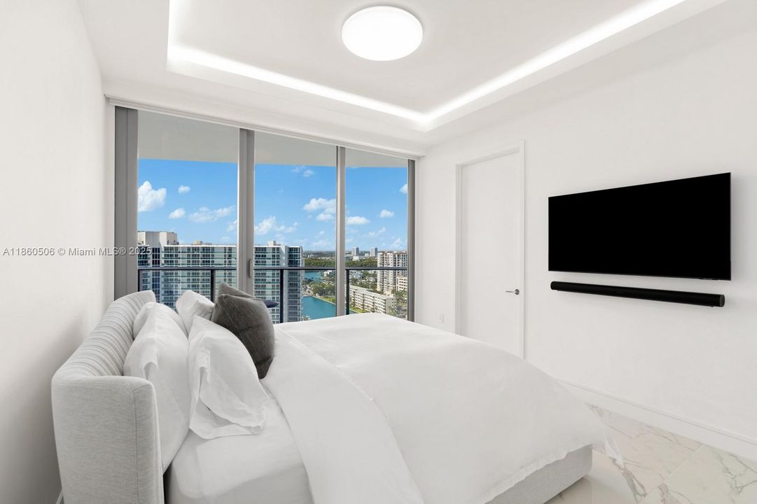 Active With Contract: $7,595,000 (4 beds, 5 baths, 3640 Square Feet)