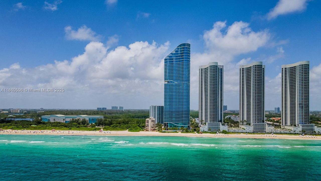 Active With Contract: $7,595,000 (4 beds, 5 baths, 3640 Square Feet)