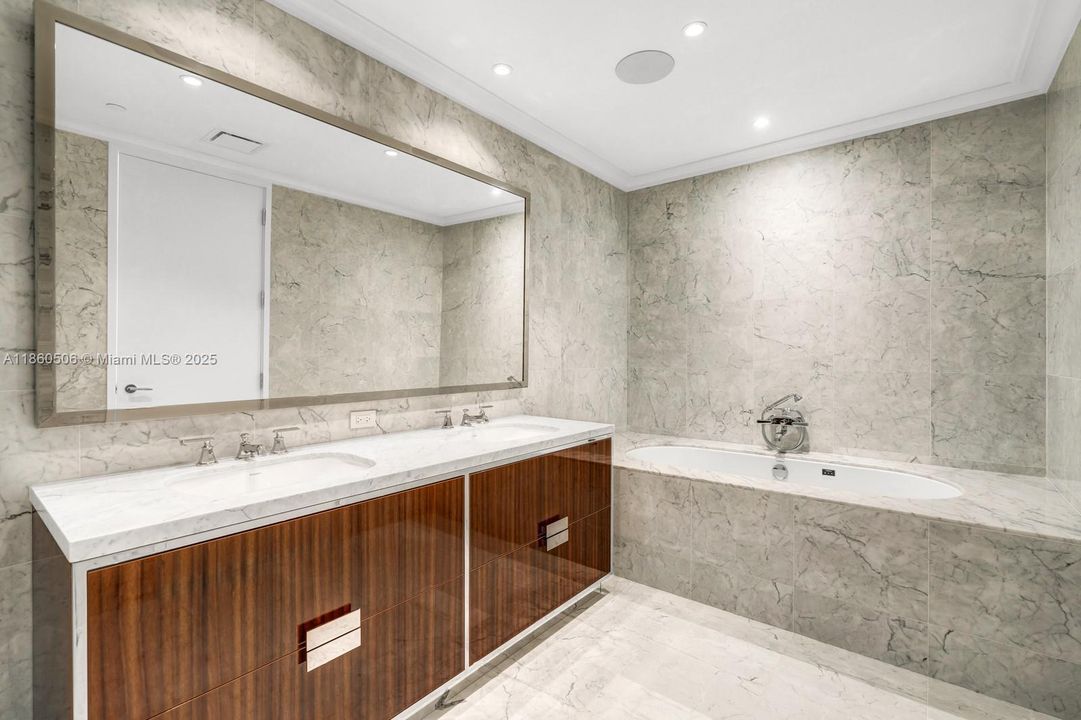 Active With Contract: $7,595,000 (4 beds, 5 baths, 3640 Square Feet)