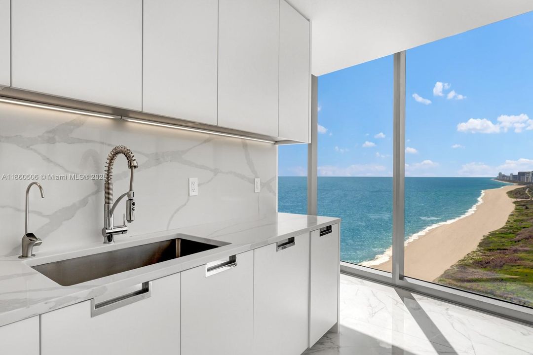 Active With Contract: $7,595,000 (4 beds, 5 baths, 3640 Square Feet)