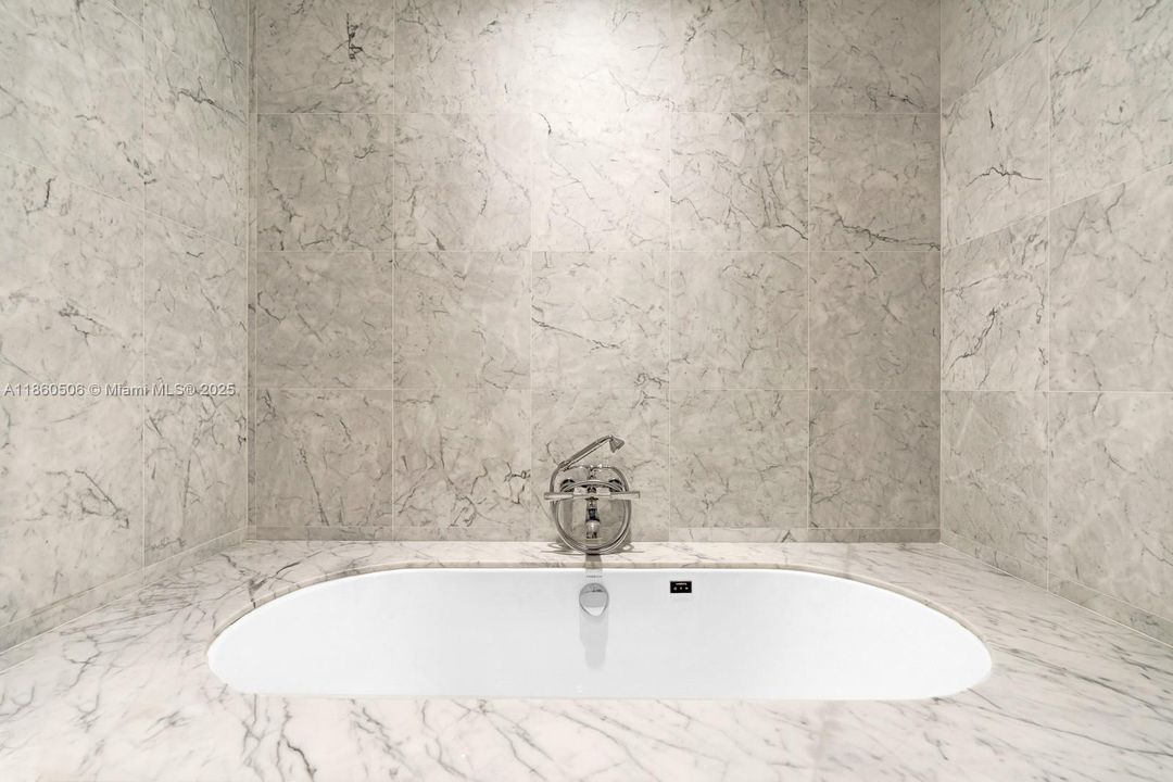 Active With Contract: $7,595,000 (4 beds, 5 baths, 3640 Square Feet)