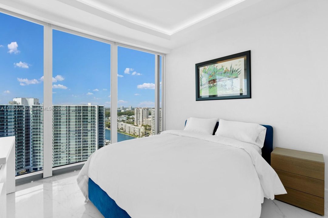 Active With Contract: $7,595,000 (4 beds, 5 baths, 3640 Square Feet)