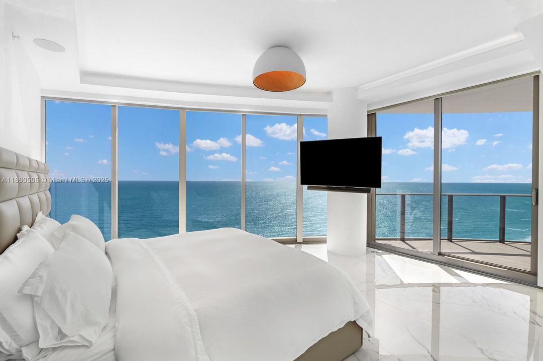 Active With Contract: $7,595,000 (4 beds, 5 baths, 3640 Square Feet)