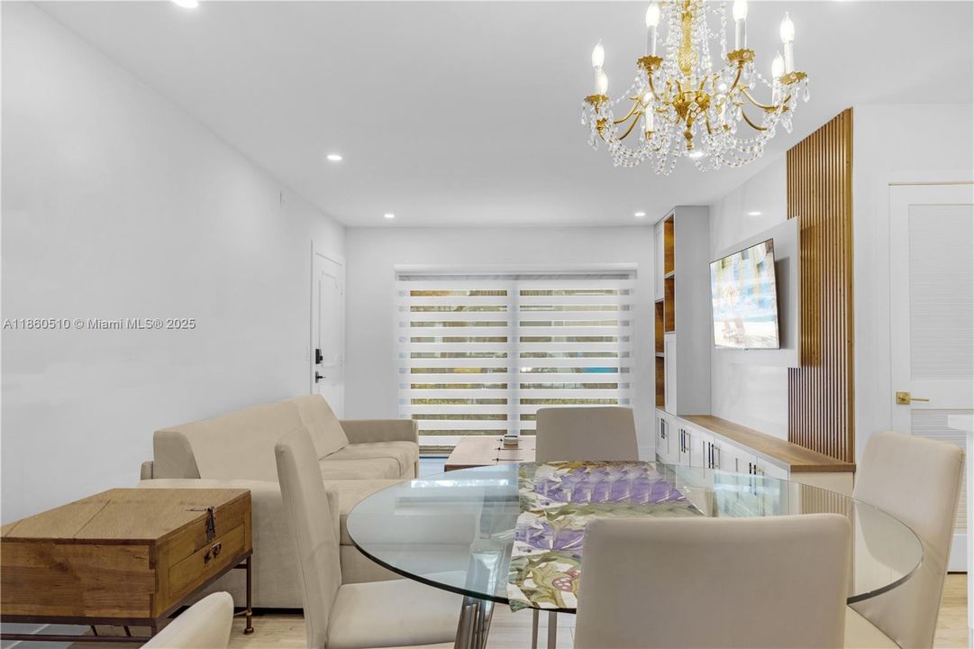 Active With Contract: $2,400 (2 beds, 2 baths, 982 Square Feet)