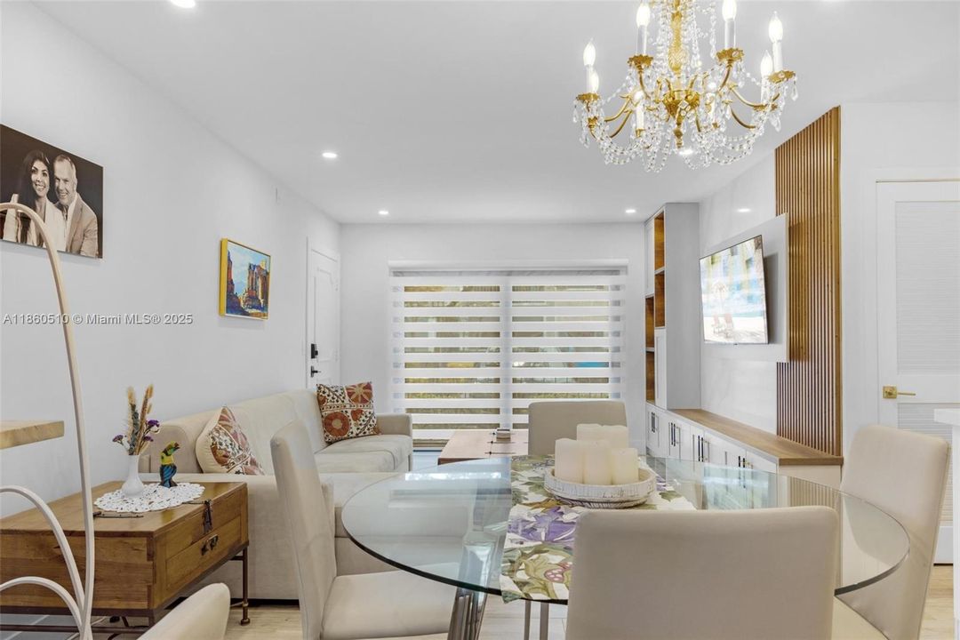 Active With Contract: $2,400 (2 beds, 2 baths, 982 Square Feet)