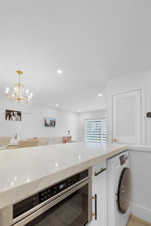 Active With Contract: $2,400 (2 beds, 2 baths, 982 Square Feet)