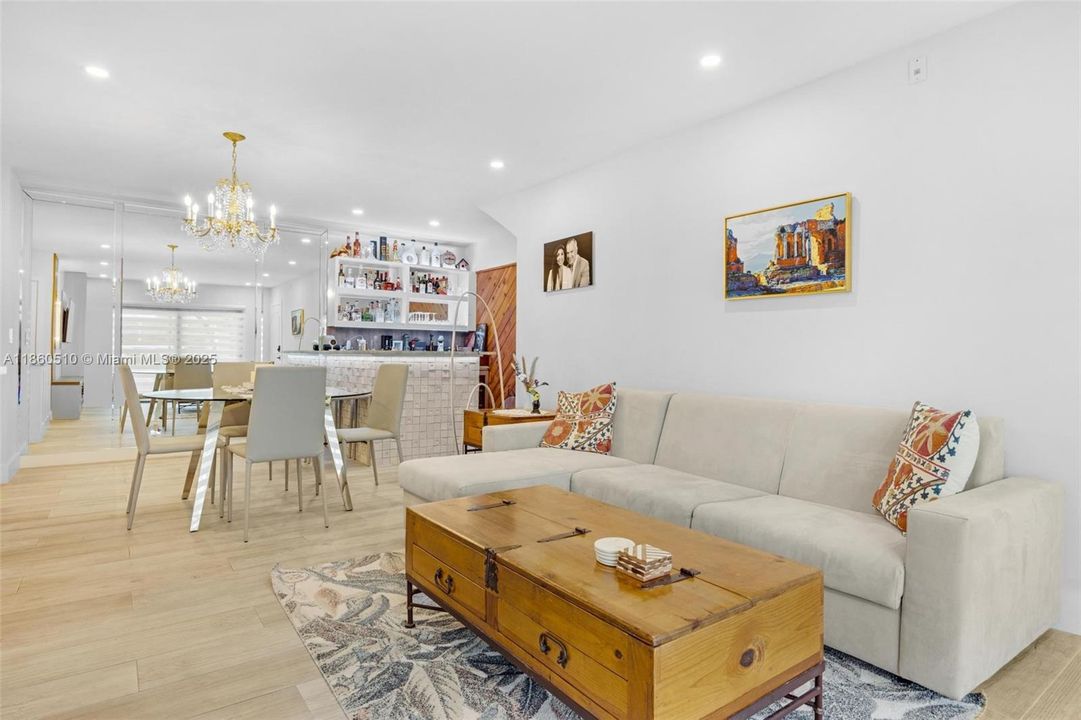 Active With Contract: $2,400 (2 beds, 2 baths, 982 Square Feet)