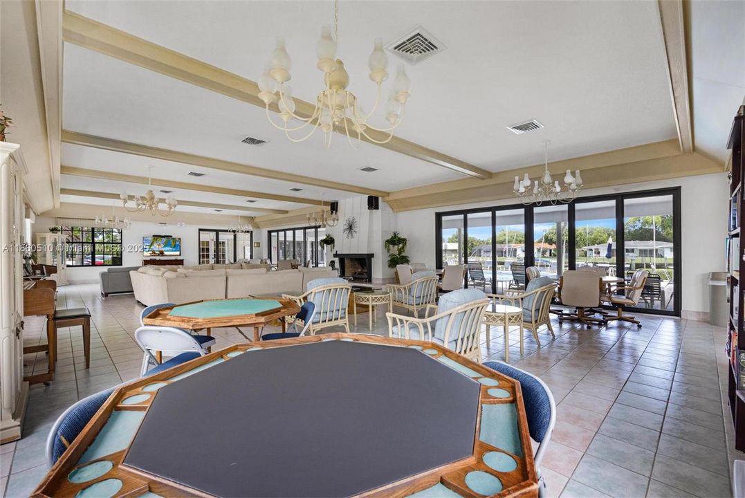 Active With Contract: $2,400 (2 beds, 2 baths, 982 Square Feet)