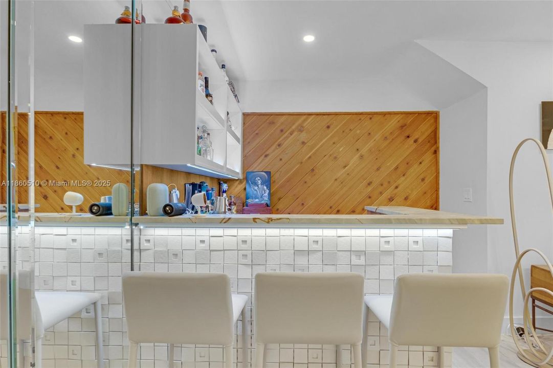 Active With Contract: $2,400 (2 beds, 2 baths, 982 Square Feet)