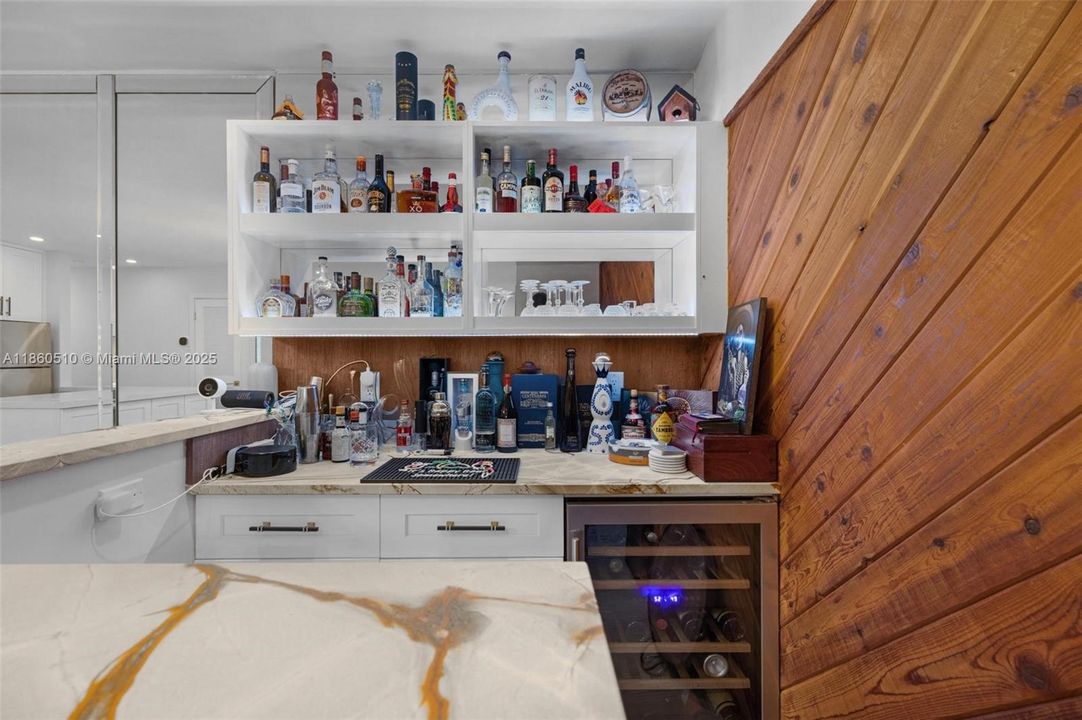 Active With Contract: $2,400 (2 beds, 2 baths, 982 Square Feet)