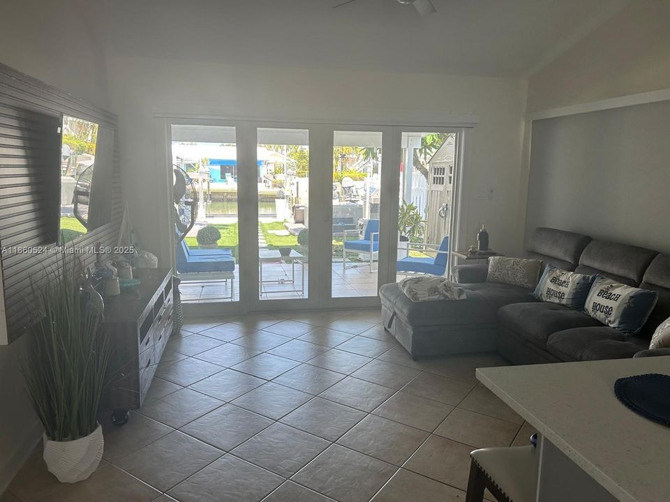 待售: $949,900 (2 贝兹, 2 浴室, 1084 平方英尺)