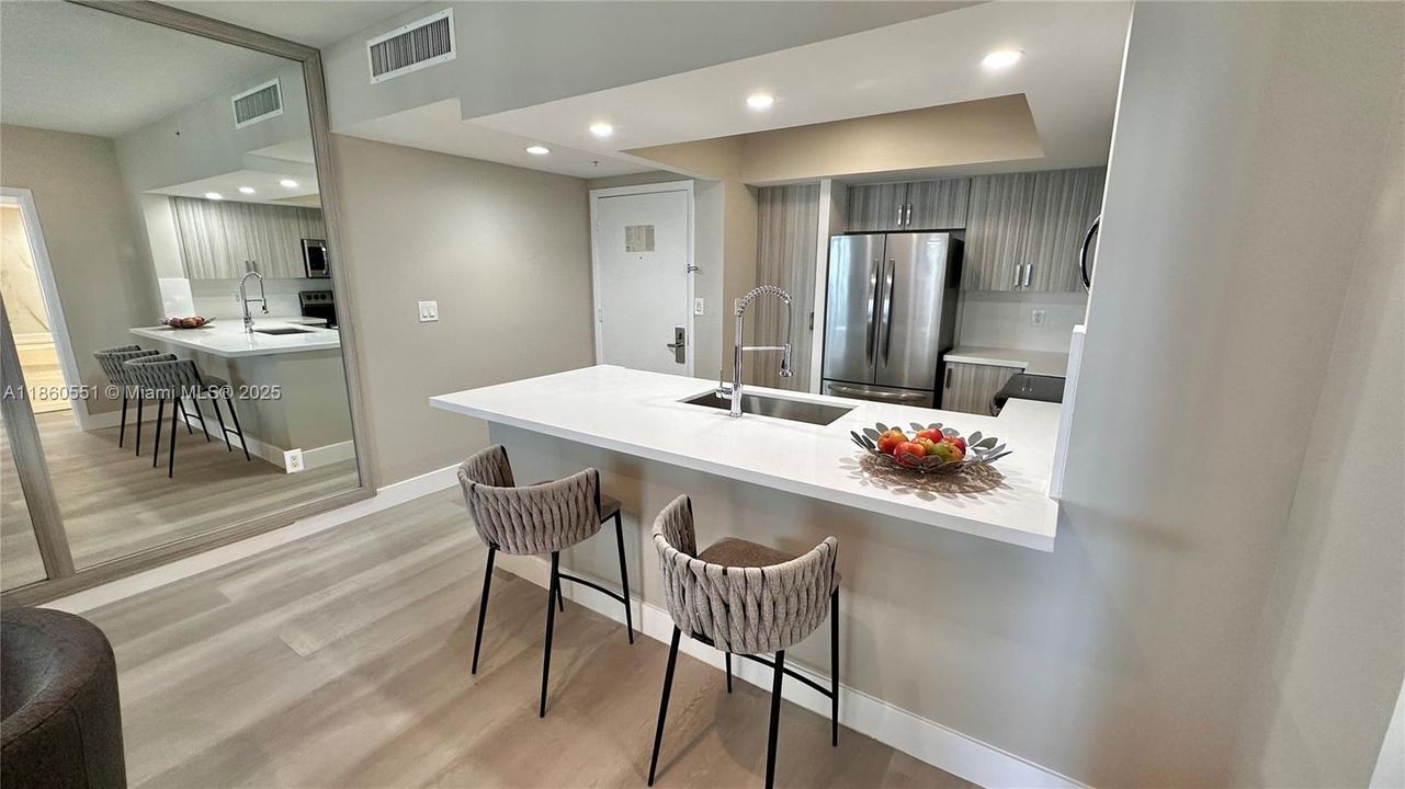 待售: $855,000 (2 贝兹, 2 浴室, 1290 平方英尺)