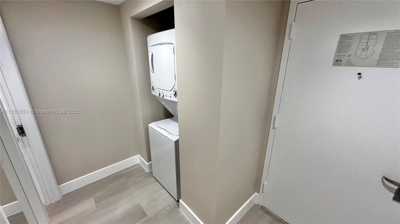 待售: $855,000 (2 贝兹, 2 浴室, 1290 平方英尺)