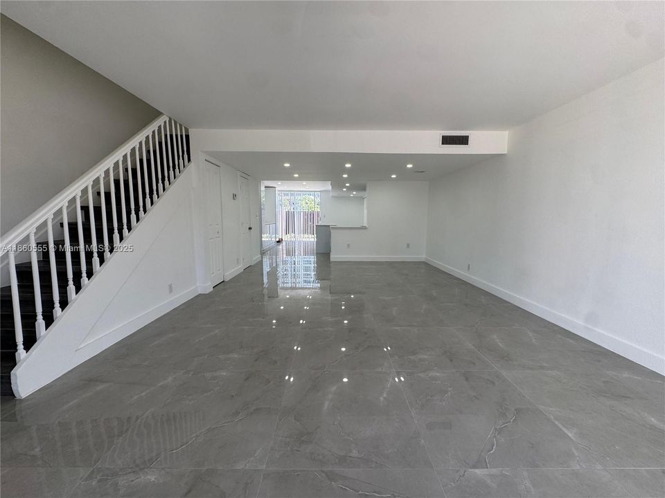 На продажу: $605,000 (2 спален, 2 ванн, 1696 Квадратных фут)