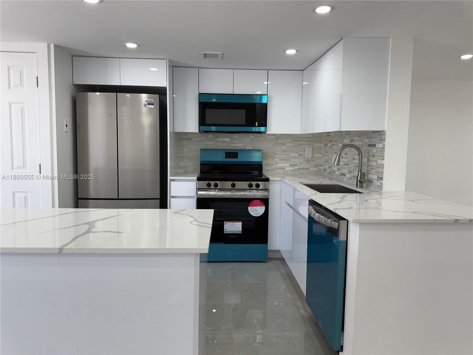 На продажу: $605,000 (2 спален, 2 ванн, 1696 Квадратных фут)