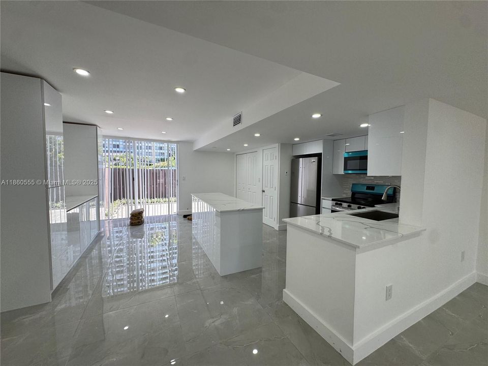 На продажу: $605,000 (2 спален, 2 ванн, 1696 Квадратных фут)