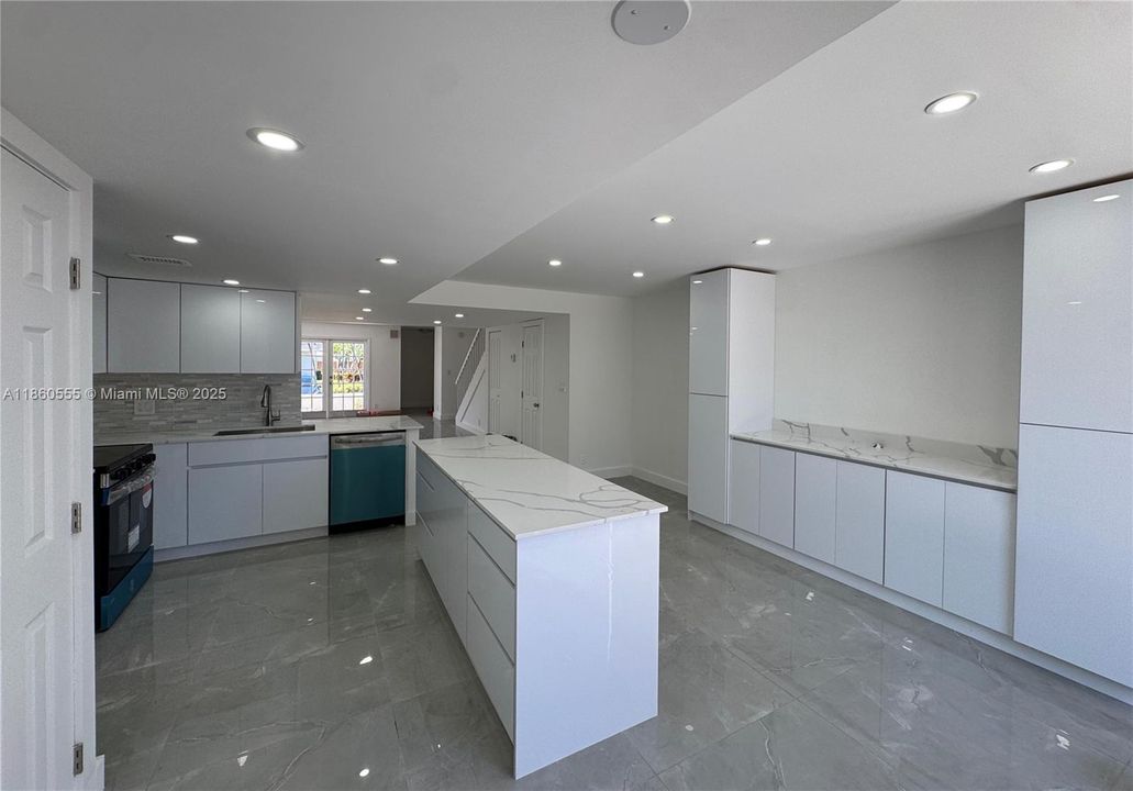 На продажу: $605,000 (2 спален, 2 ванн, 1696 Квадратных фут)