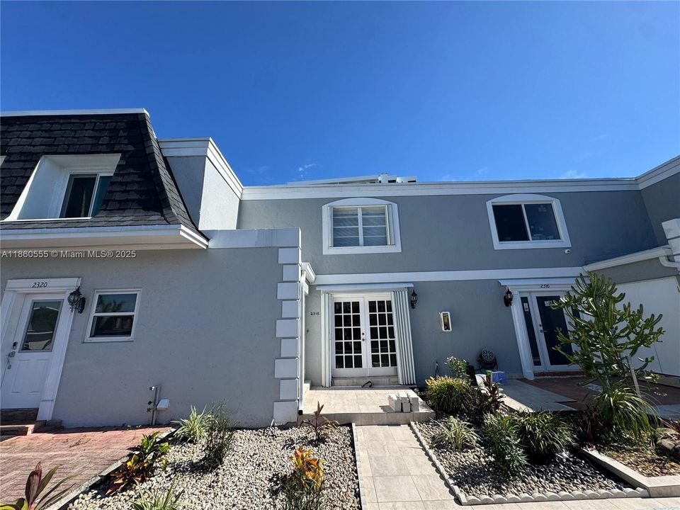 На продажу: $605,000 (2 спален, 2 ванн, 1696 Квадратных фут)