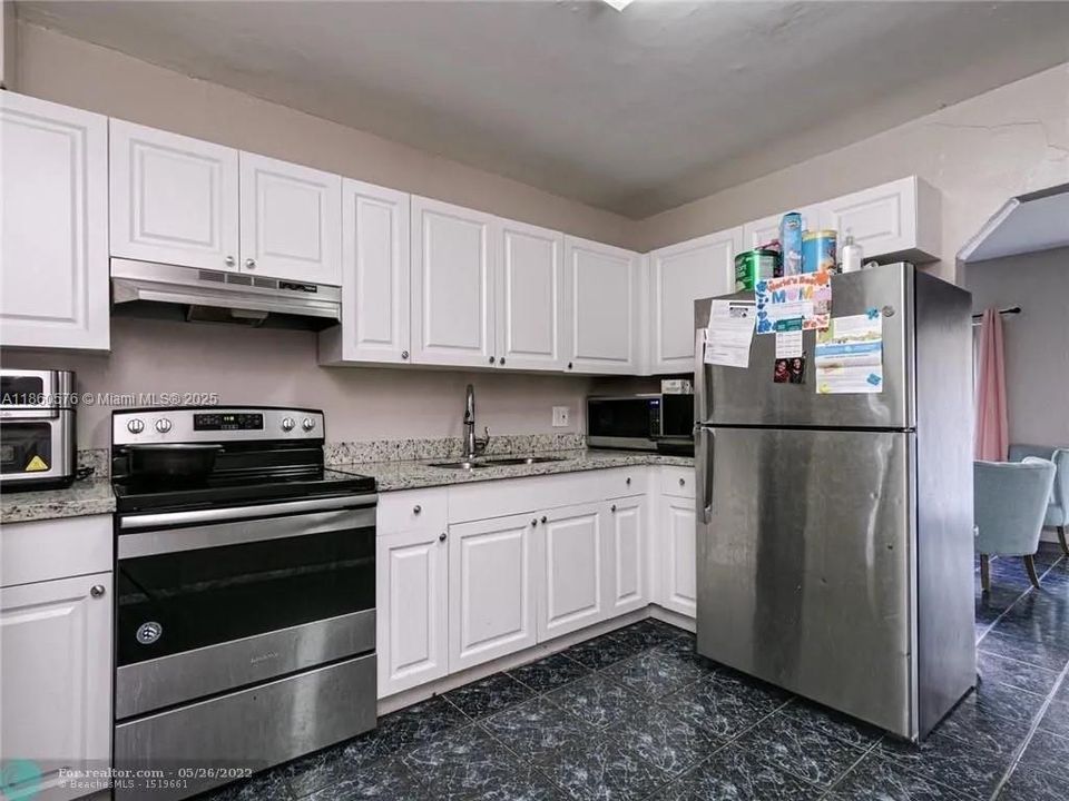 Active With Contract: $649,999 (4 beds, 3 baths, 1757 Square Feet)