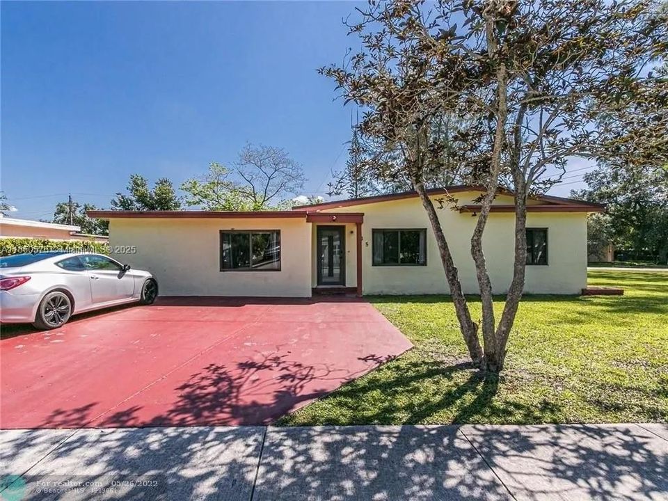 Active With Contract: $649,999 (4 beds, 3 baths, 1757 Square Feet)