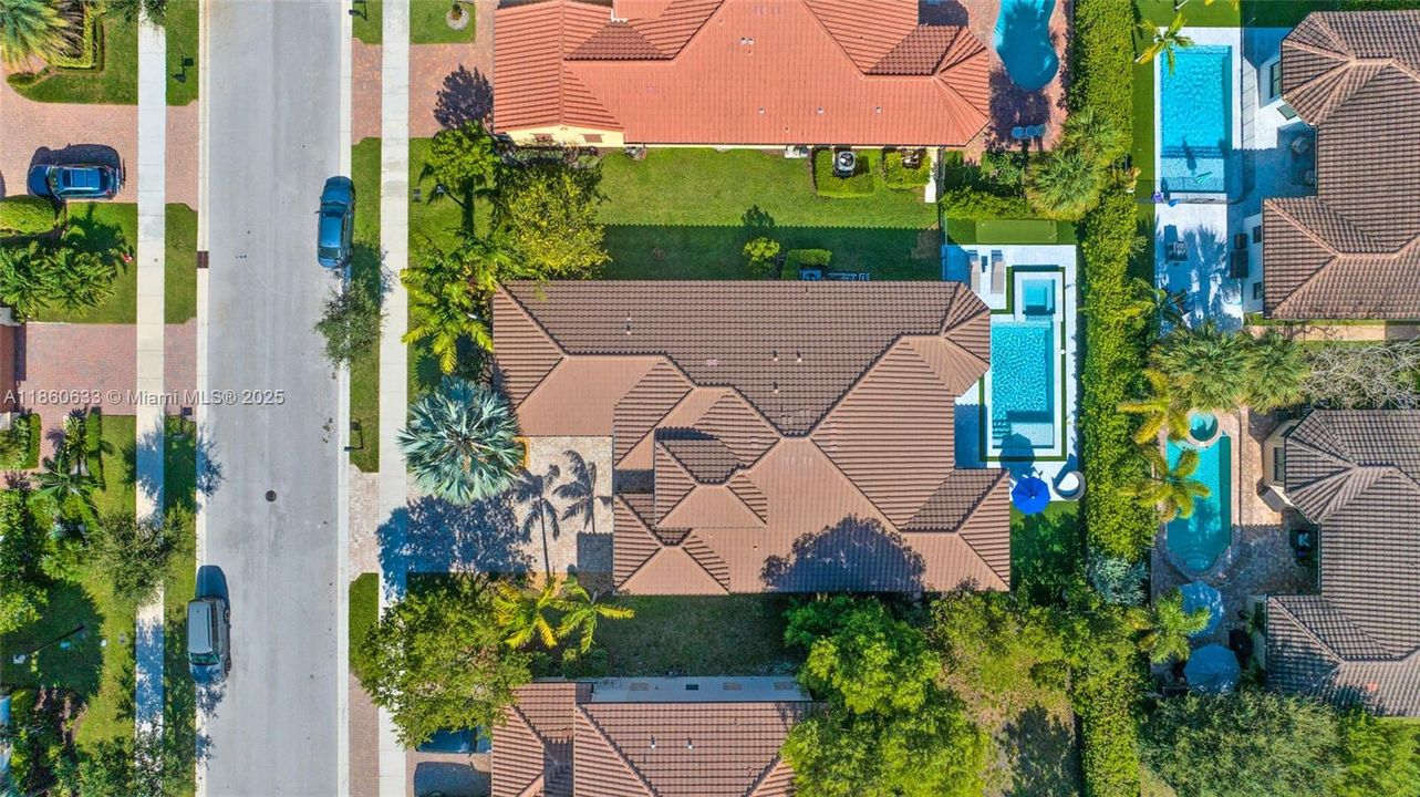 Недавно продано: $1,200,000 (4 спален, 3 ванн, 2730 Квадратных фут)