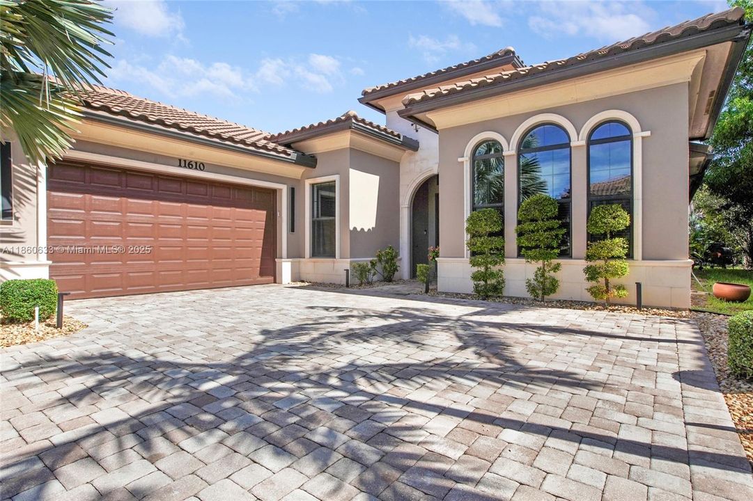 Недавно продано: $1,200,000 (4 спален, 3 ванн, 2730 Квадратных фут)