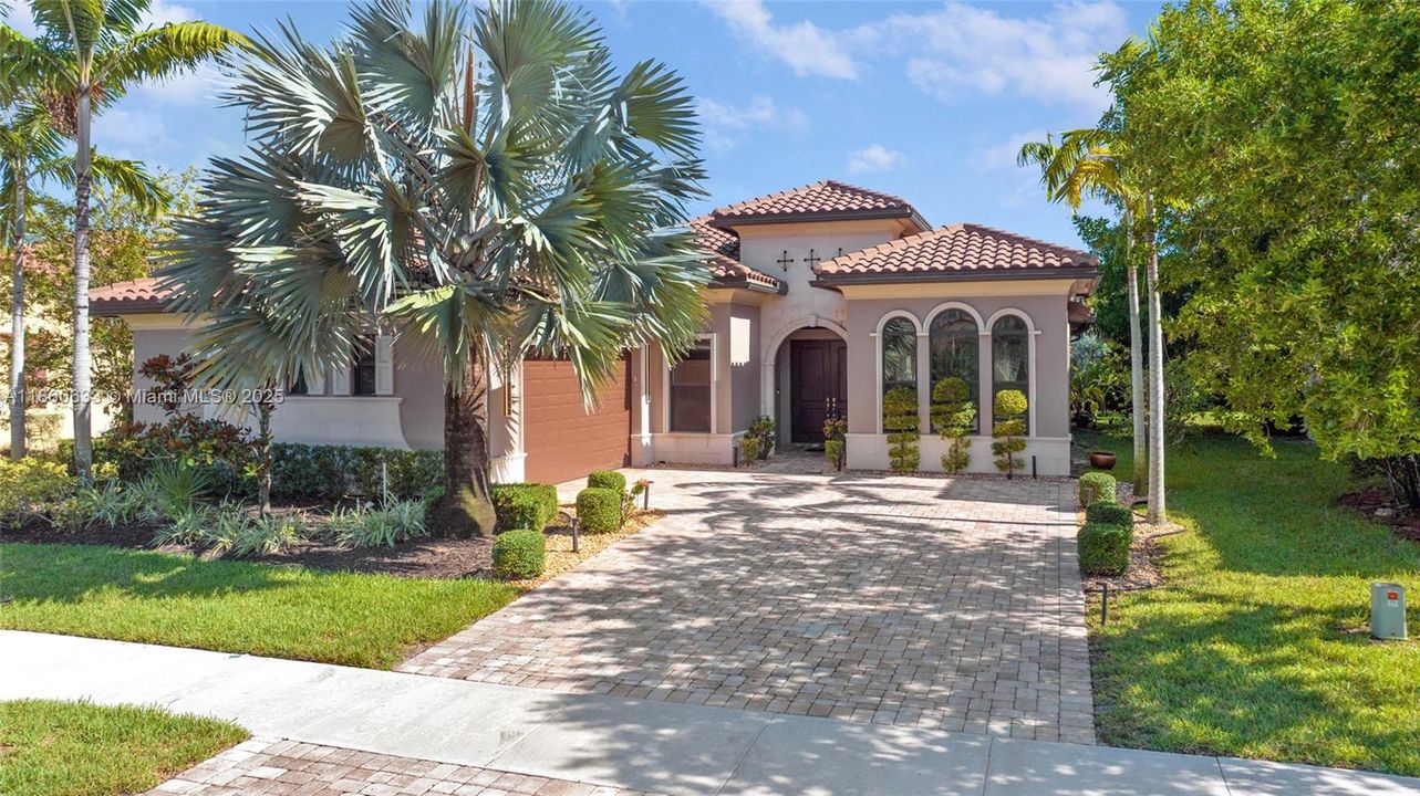 Недавно продано: $1,200,000 (4 спален, 3 ванн, 2730 Квадратных фут)