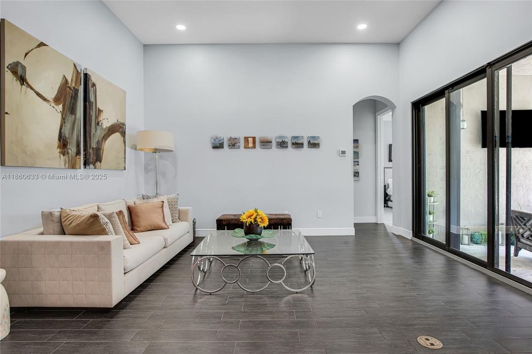 Недавно продано: $1,200,000 (4 спален, 3 ванн, 2730 Квадратных фут)