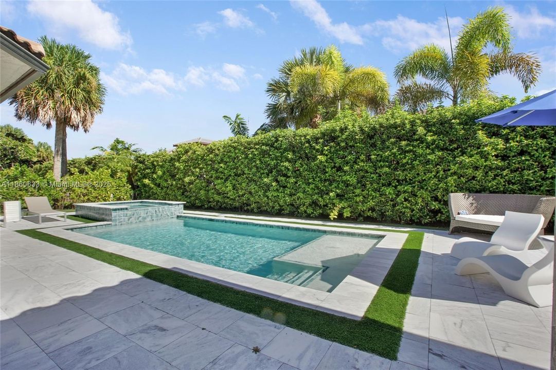 Недавно продано: $1,200,000 (4 спален, 3 ванн, 2730 Квадратных фут)