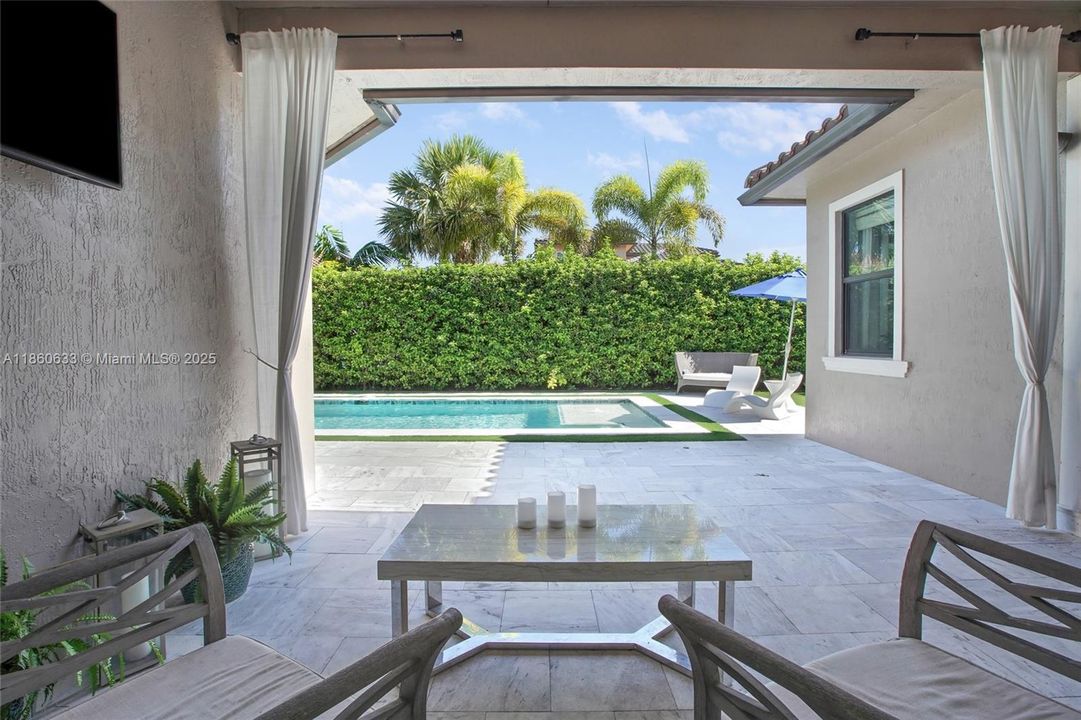 Недавно продано: $1,200,000 (4 спален, 3 ванн, 2730 Квадратных фут)