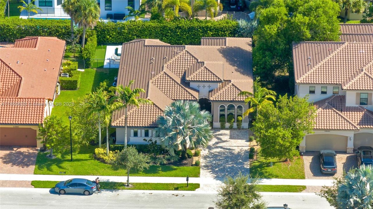 Недавно продано: $1,200,000 (4 спален, 3 ванн, 2730 Квадратных фут)