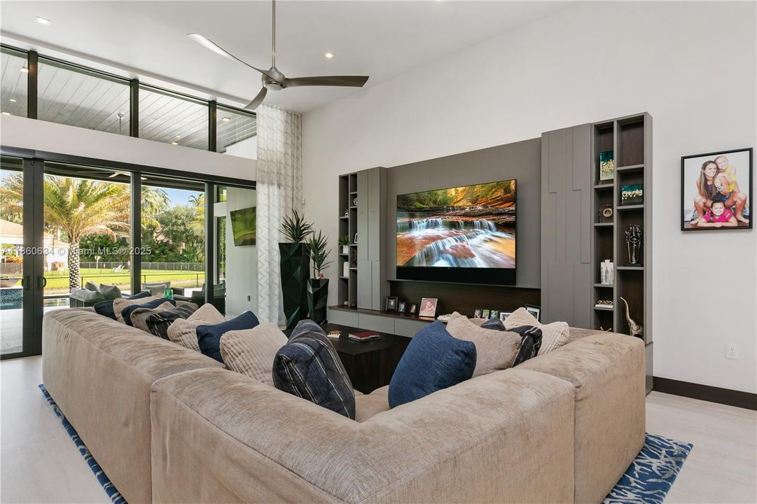 Недавно арендовано: $20,000 (5 спален, 5 ванн, 4843 Квадратных фут)