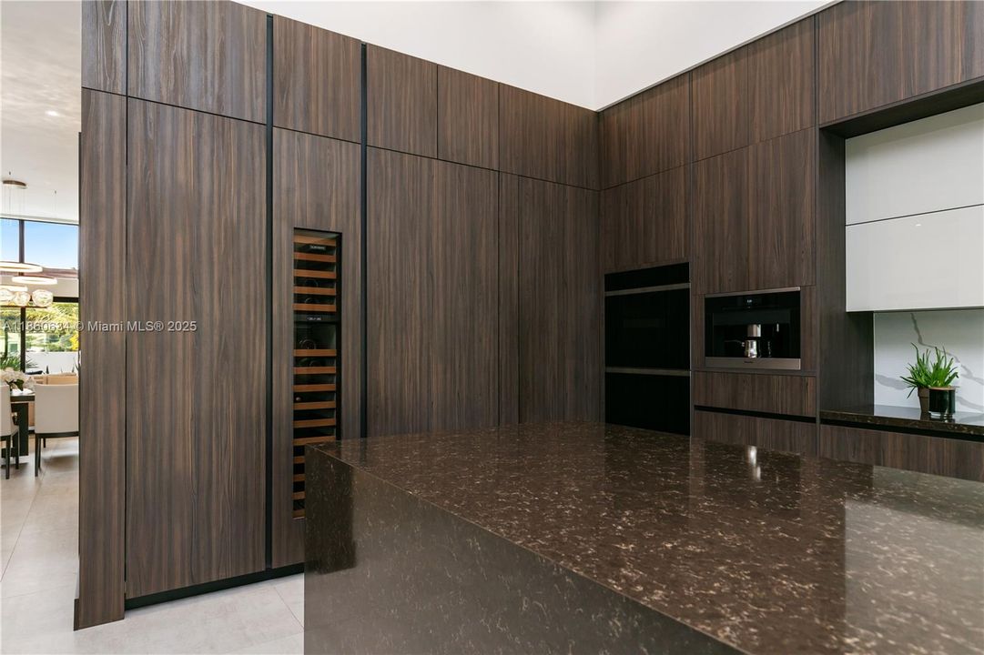 Недавно арендовано: $20,000 (5 спален, 5 ванн, 4843 Квадратных фут)