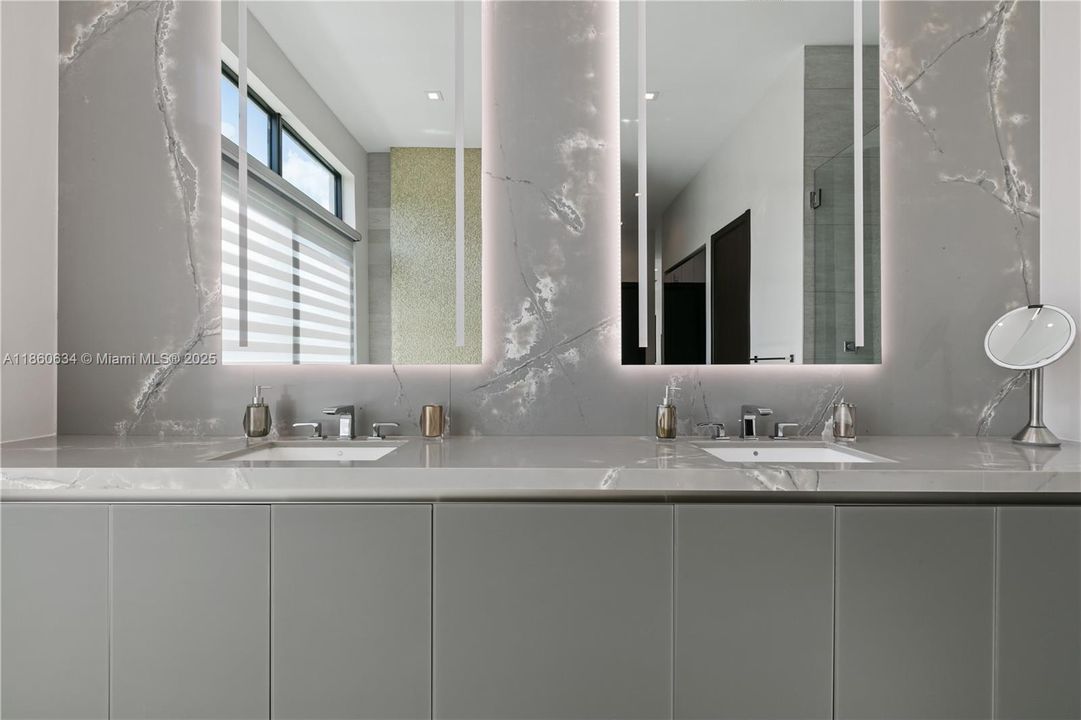 Недавно арендовано: $20,000 (5 спален, 5 ванн, 4843 Квадратных фут)