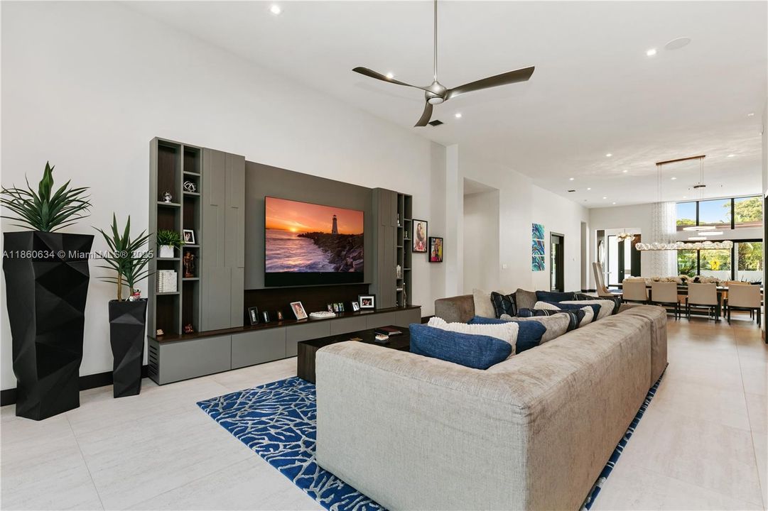 Недавно арендовано: $20,000 (5 спален, 5 ванн, 4843 Квадратных фут)