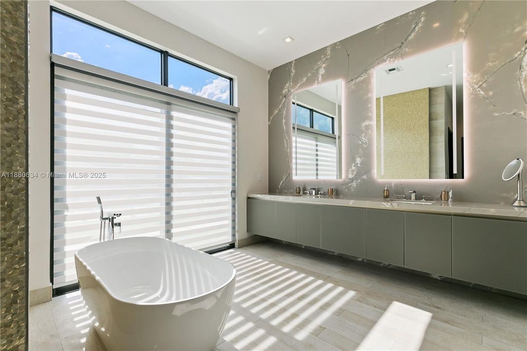 Недавно арендовано: $20,000 (5 спален, 5 ванн, 4843 Квадратных фут)