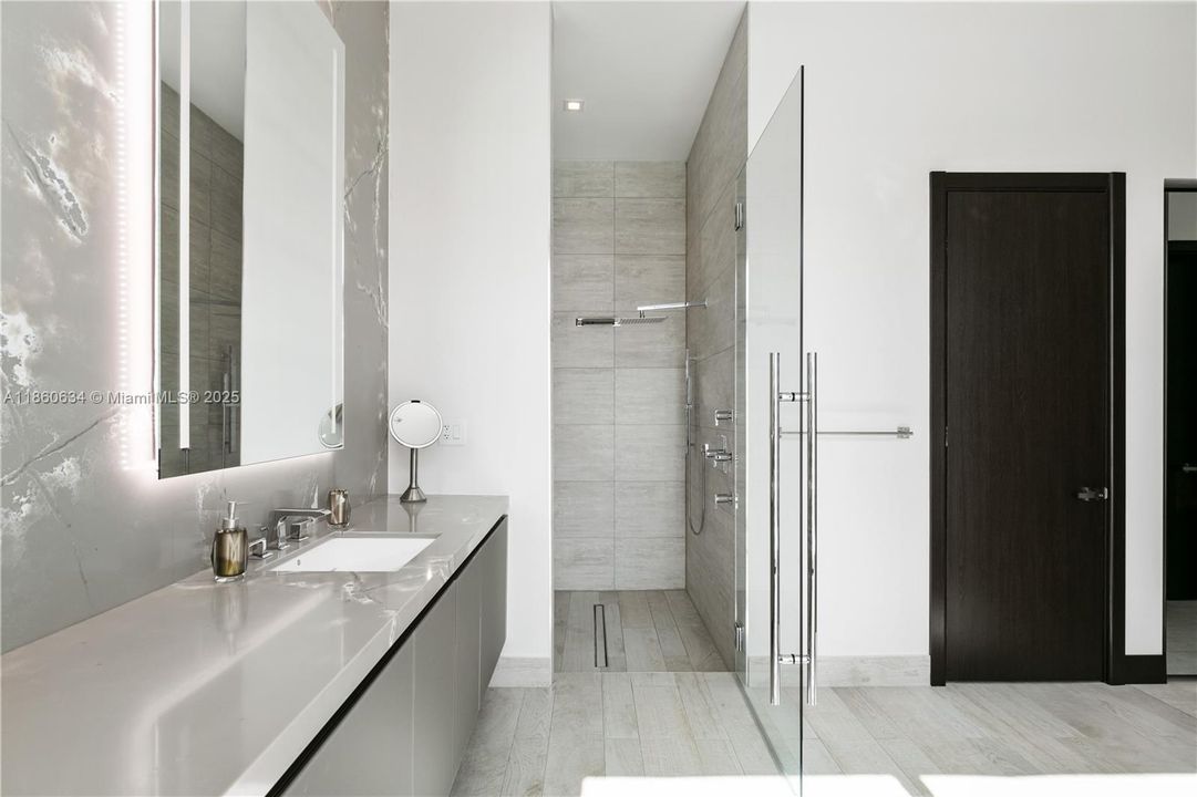 Недавно арендовано: $20,000 (5 спален, 5 ванн, 4843 Квадратных фут)