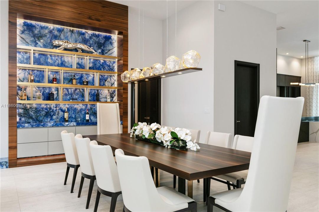 Недавно арендовано: $20,000 (5 спален, 5 ванн, 4843 Квадратных фут)