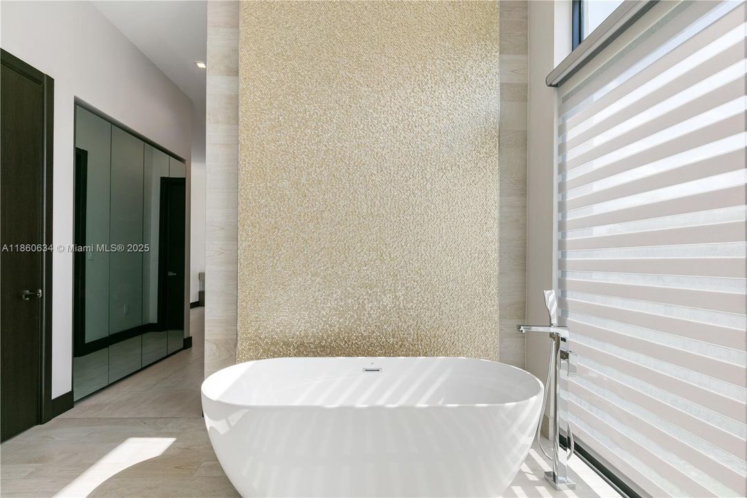 Недавно арендовано: $20,000 (5 спален, 5 ванн, 4843 Квадратных фут)