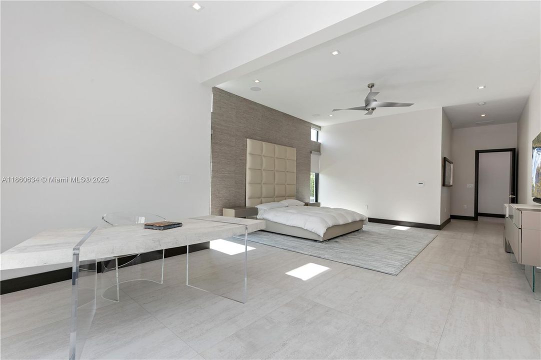 Недавно арендовано: $20,000 (5 спален, 5 ванн, 4843 Квадратных фут)