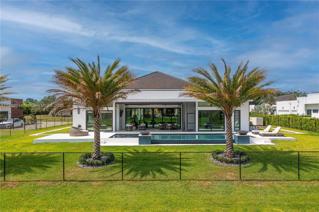 Недавно арендовано: $20,000 (5 спален, 5 ванн, 4843 Квадратных фут)