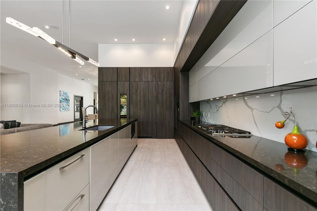 Недавно арендовано: $20,000 (5 спален, 5 ванн, 4843 Квадратных фут)