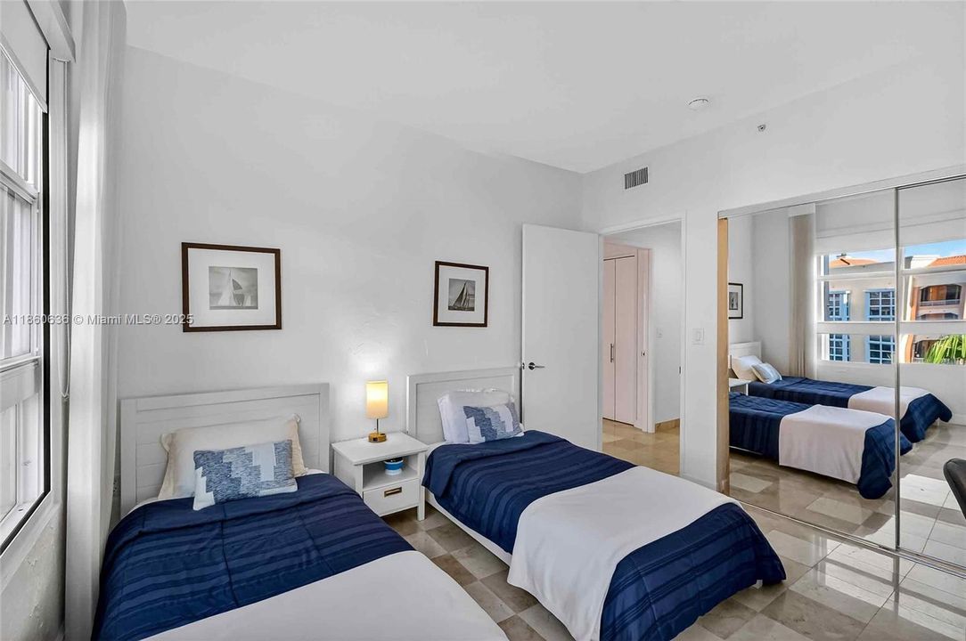 For Sale: $1,650,000 (2 beds, 2 baths, 1310 Square Feet)