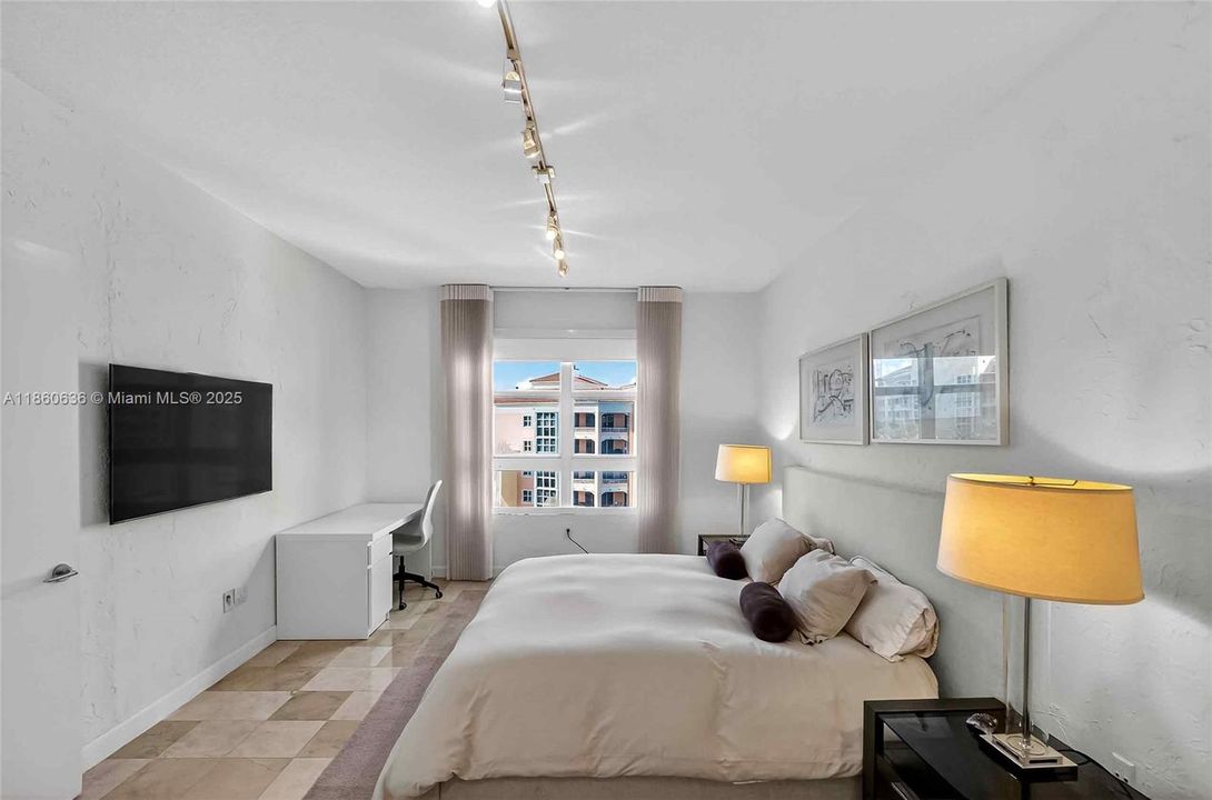 For Sale: $1,650,000 (2 beds, 2 baths, 1310 Square Feet)