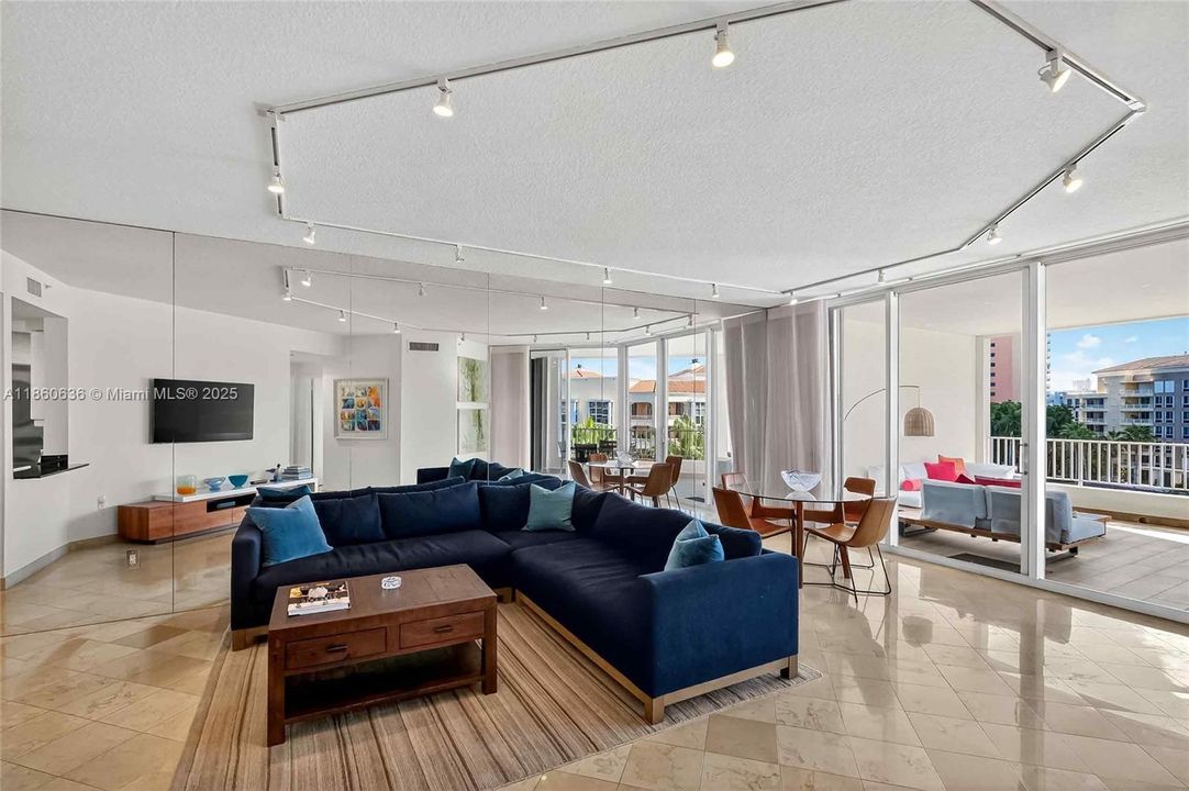 For Sale: $1,650,000 (2 beds, 2 baths, 1310 Square Feet)