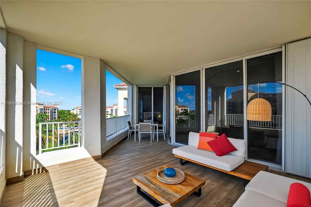 For Sale: $1,650,000 (2 beds, 2 baths, 1310 Square Feet)