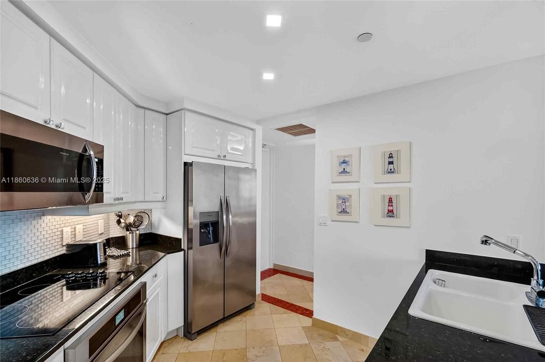 For Sale: $1,650,000 (2 beds, 2 baths, 1310 Square Feet)