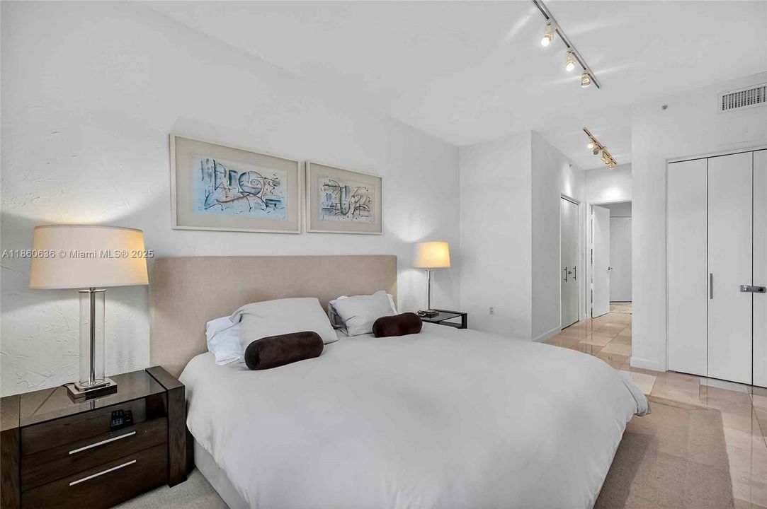 For Sale: $1,650,000 (2 beds, 2 baths, 1310 Square Feet)