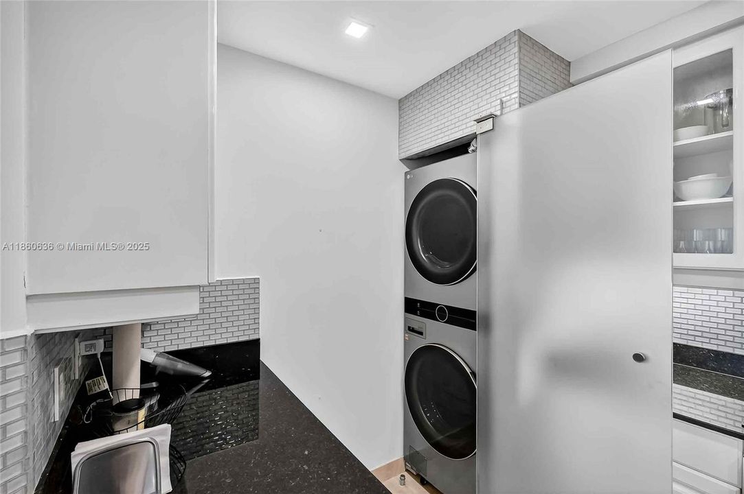 For Sale: $1,650,000 (2 beds, 2 baths, 1310 Square Feet)